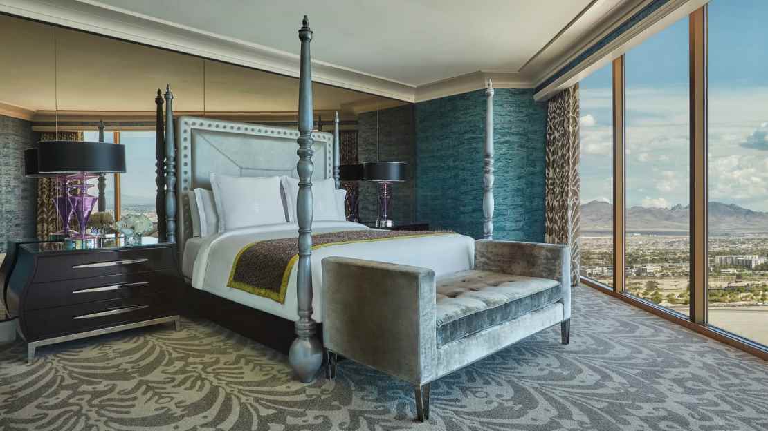  Presidential Strip-View Suite 